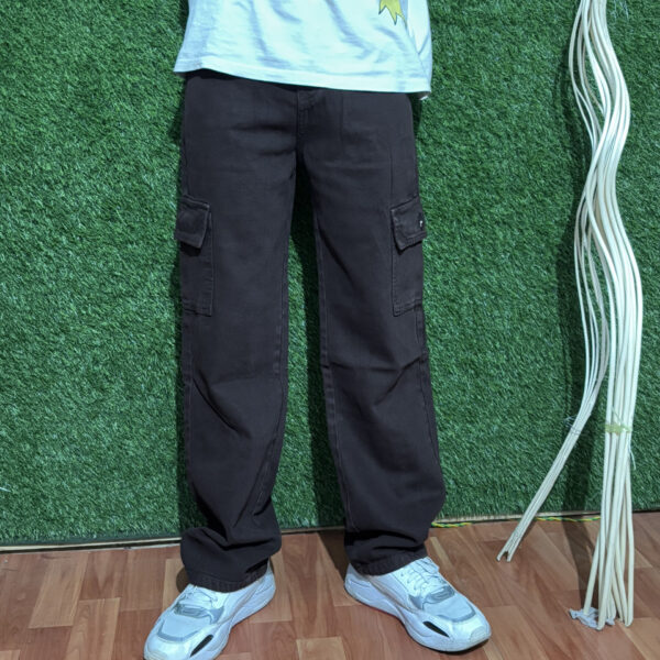 Men’s brown cargo pants with a relaxed fit, made from a durable cotton blend fabric, featuring 6 utility pockets and an adjustable waistband for a perfect fit.