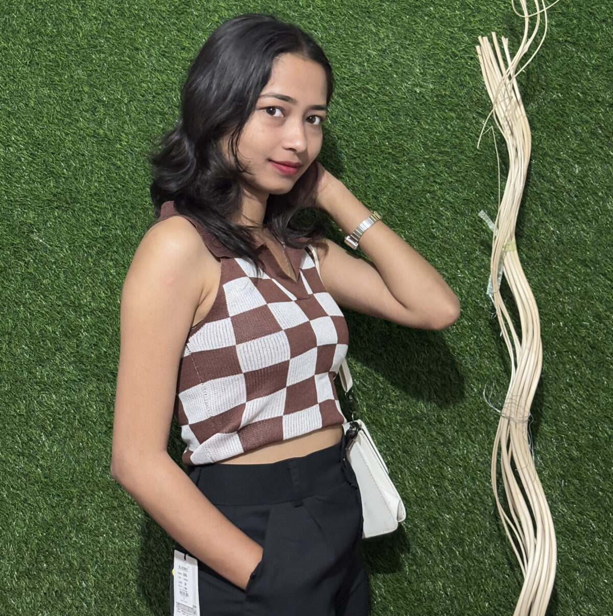 Women's checkered crop top with collar in brown and white, featuring a V-neckline and sleeveless design.