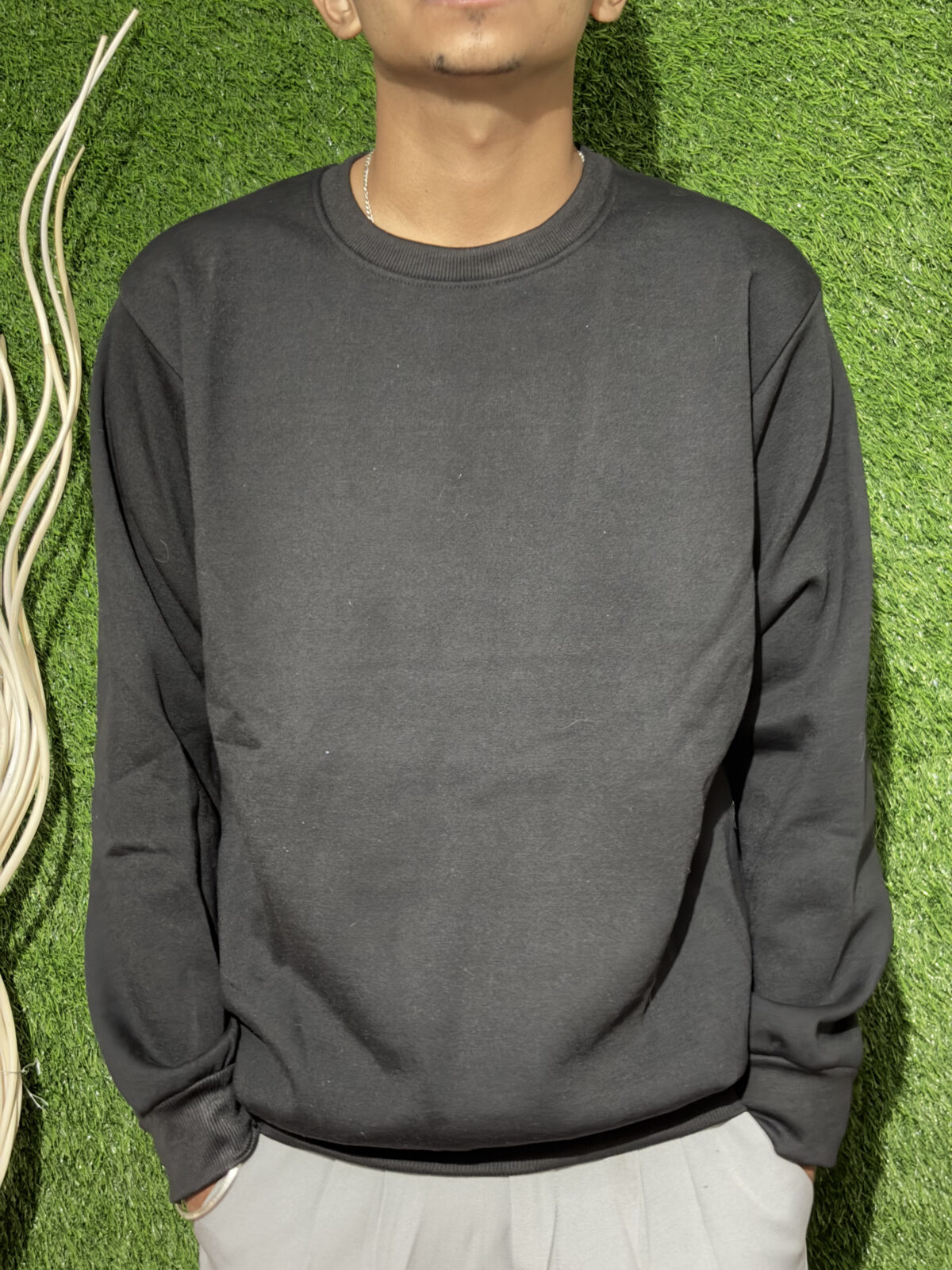 Black oversized sweatshirt made from soft cotton fleece, featuring ribbed cuffs and hem for a snug fit, perfect for casual wear and all seasons.